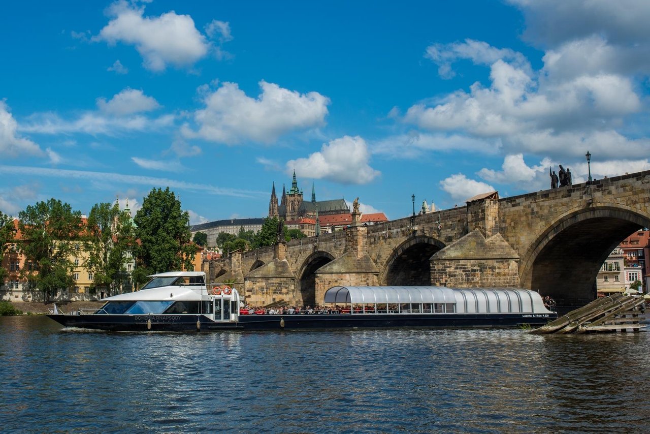 04 Lunch river cruise Prague